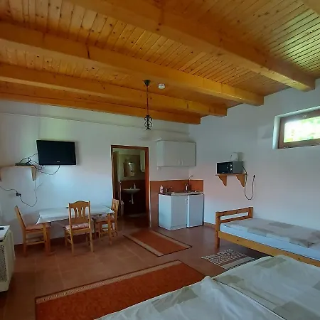 Szenkeparti Vendeghaz Guest house *