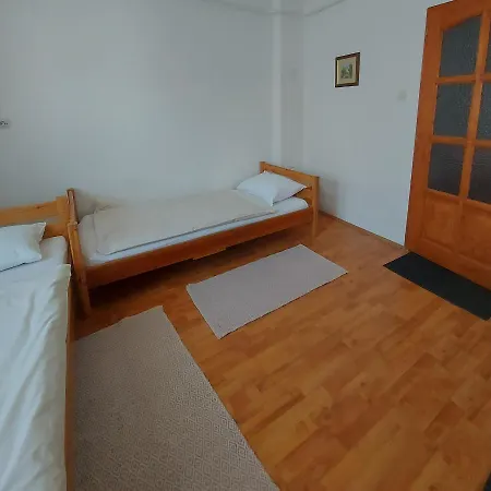 Szenkeparti Vendeghaz