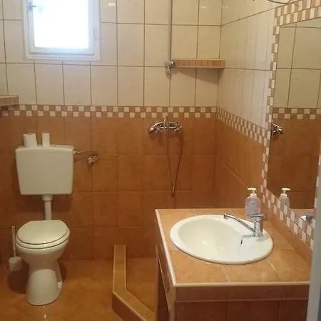 Szenkeparti Vendeghaz
