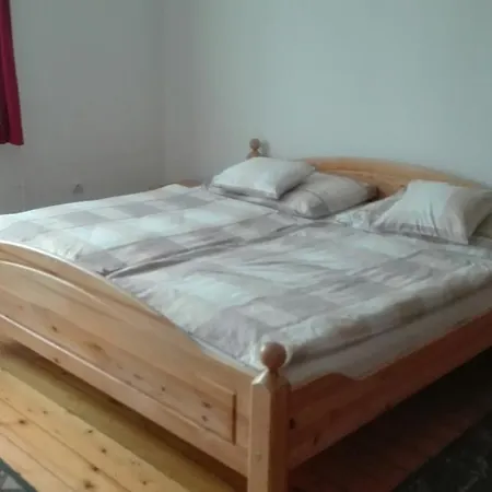 Szenkeparti Vendeghaz Guest house Penyige