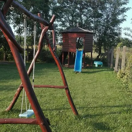 Szenkeparti Vendeghaz Guest house